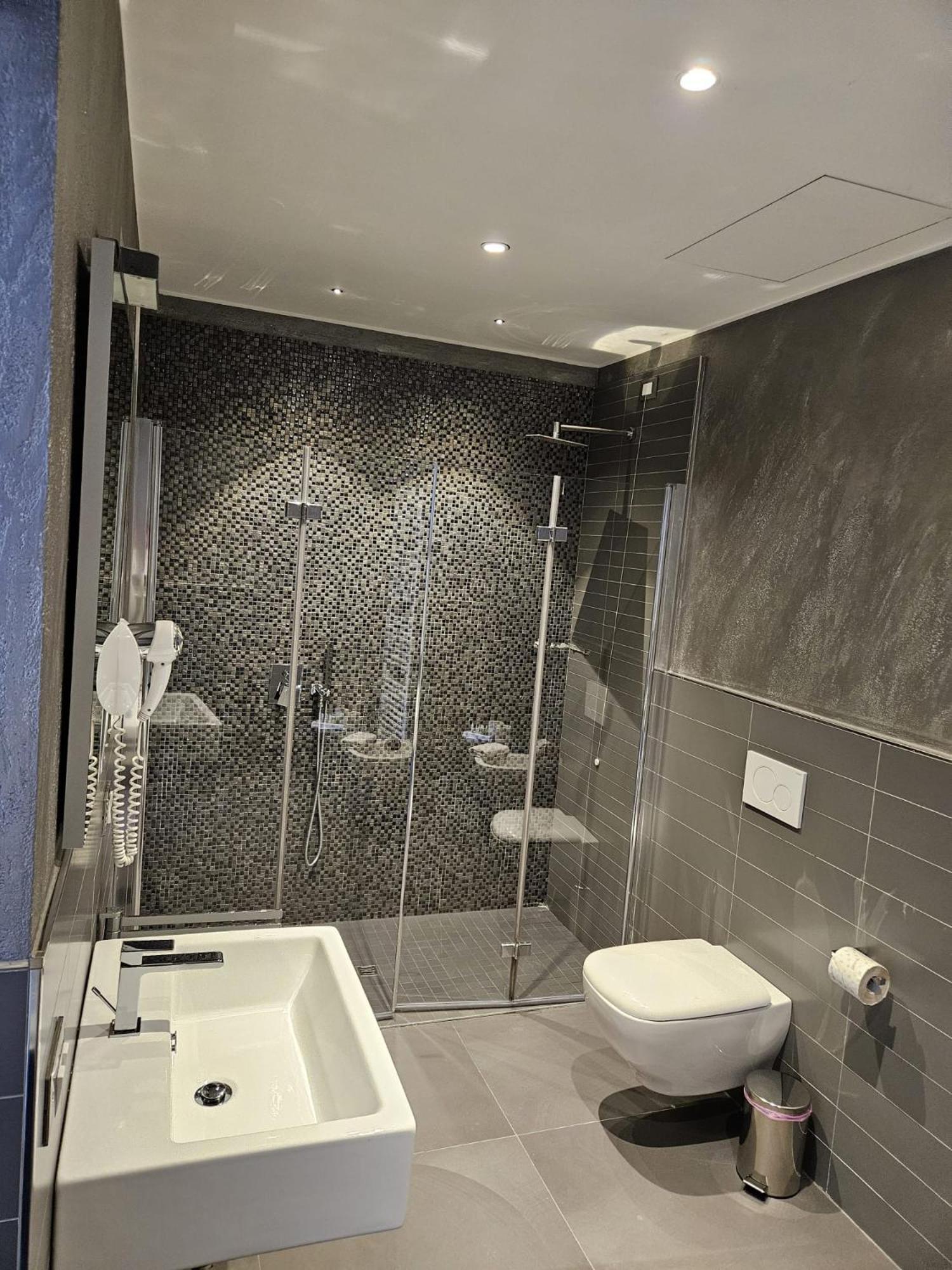 Prima Fila Premium Guest House Сан Ремо Екстериор снимка